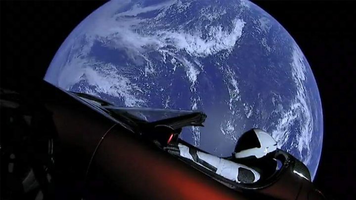 Image caption Сама амбітна мрія Ілона Маска - колонізувати Марс   Прискорювачі Falcon Heavy працювали 154 секунди, перш ніж сталася отстиковка