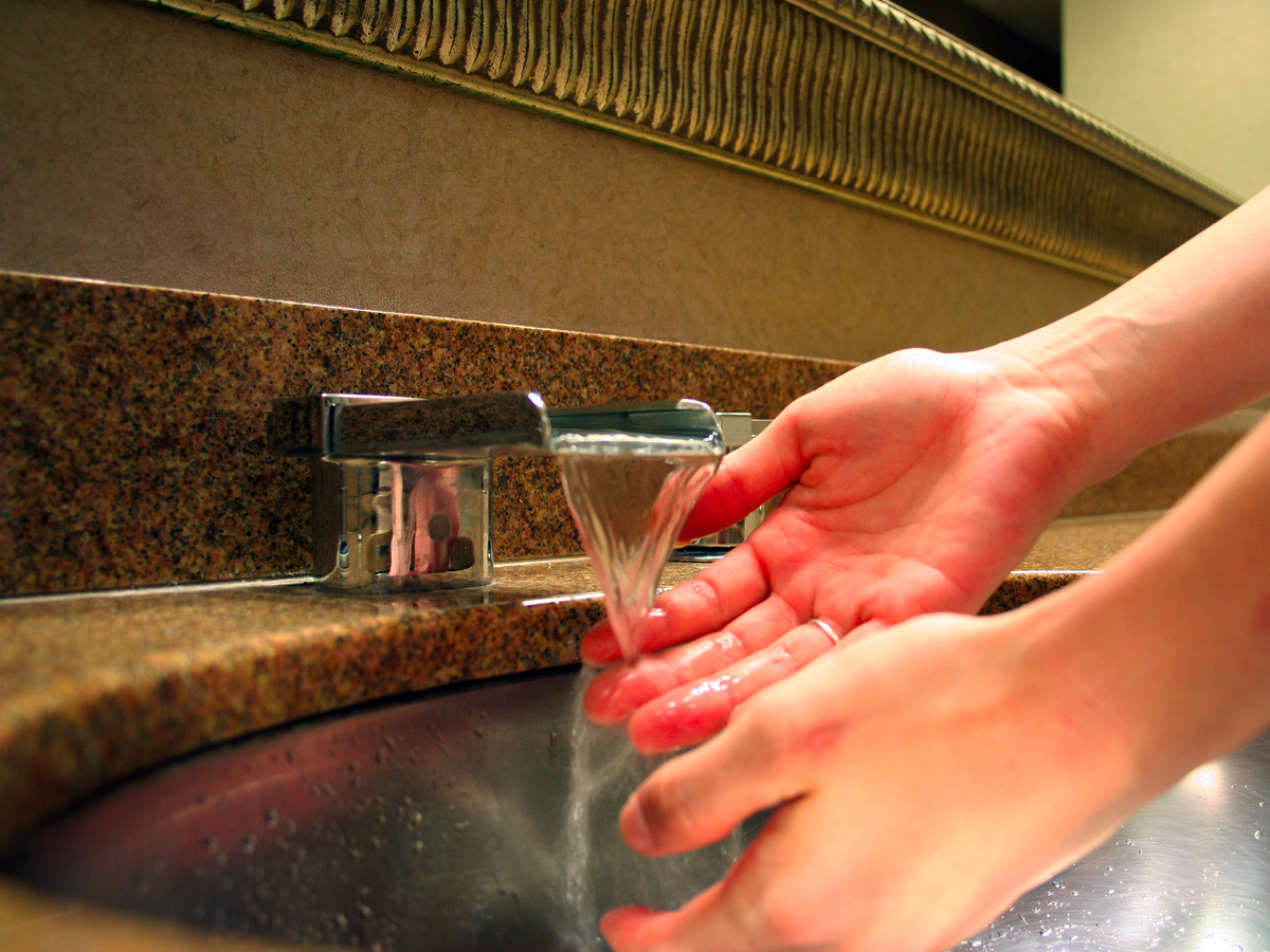 Мийте і сушіть руки частіше