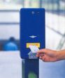 Квитки компостуються в спеціальних автоматах (як правило, блакитного кольору, але можуть бути і жовтого) перед входом на станцію метро або міської електрички, так само як і на автобусних і трамвайних зупинках
