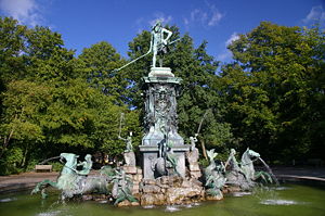 В даний час ініціативна група жителів Нюрнберга бореться за повернення фонтану «Нептун» в Старе місто Нюрнберга, на Ринкову площу