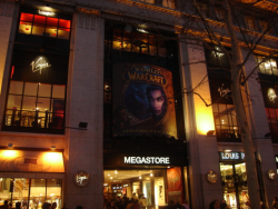 Початок продажів онлайн-гри «World of Warcraft» в Європі   (З сайту www